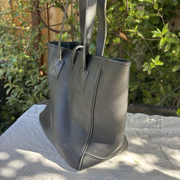 Vintage Dooney & Bourke USA Black All Weather Leather Tote Bag Brass Feet Purse - Picture 2 of 11